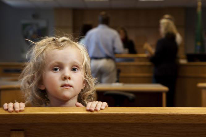 حضانت فرزند در دادگاه